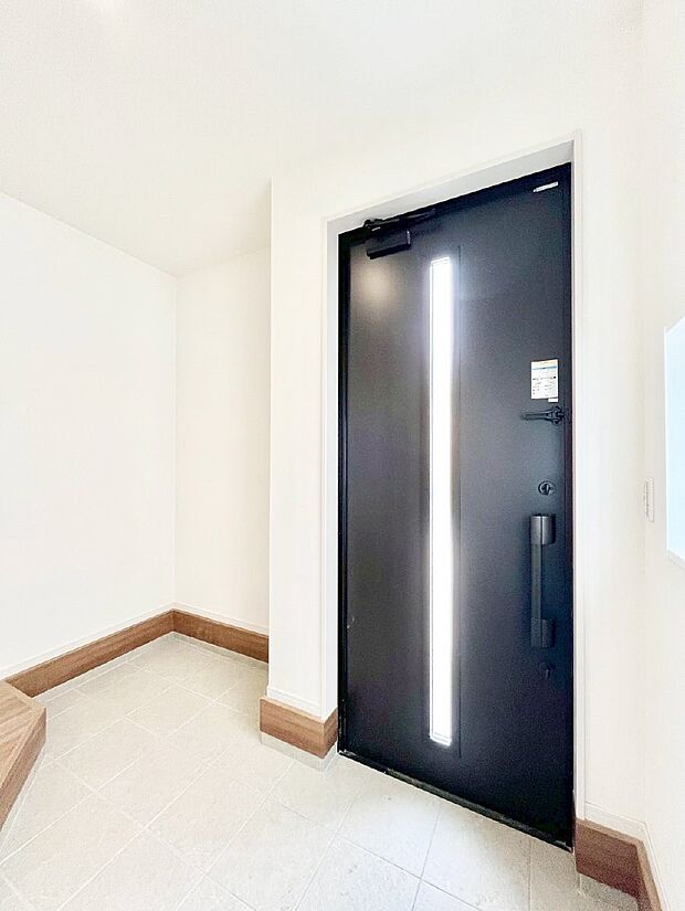 ◆2号棟◆〜Entrance〜　玄関は家の顔といわれますが我が家のセンスをさりげなく感じさせる魅力ある玄関造りも楽しみの一つ。帰宅する度に家族がほっとできる心地よい空間造りも大切ですね♪