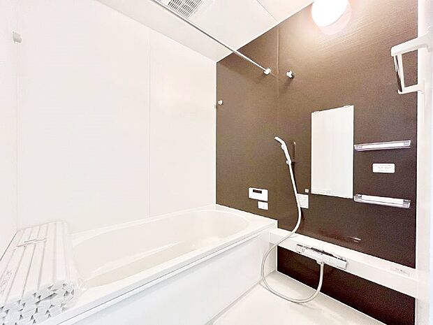 ◆2号棟◆〜Bath Room〜　ゆったりと入浴することが可能！一日の疲れを癒す貴重なバスタイムです。お子様とご一緒でも十分な広さなので、リビングとは違った家族団欒のひと時をお楽しみいただけます。