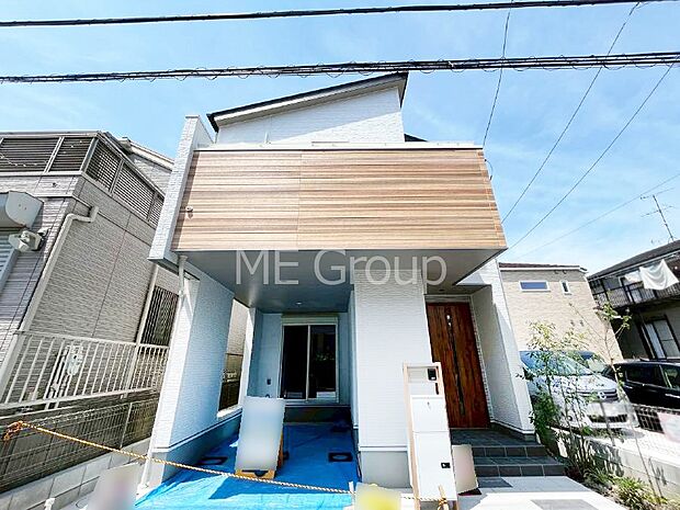 〜Exterior〜  閑静な住宅地で子育て家族にピッタリ。  毎日のお散歩も快適な緑に恵まれたエリアで、自然に包まれた穏やかな暮らしを実現するための、ゆとりある住環境が整っています。