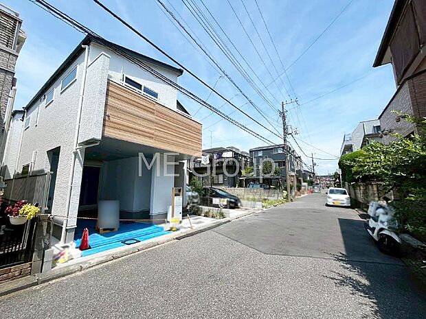 前面道路:南東 6m 公道 前面道路は閑静な住宅地をはしる車通りの少ない道路。 駐車の出し入れもらくらくです!ご不明点・現地見学のご希望は、お気軽にお問い合わせください!