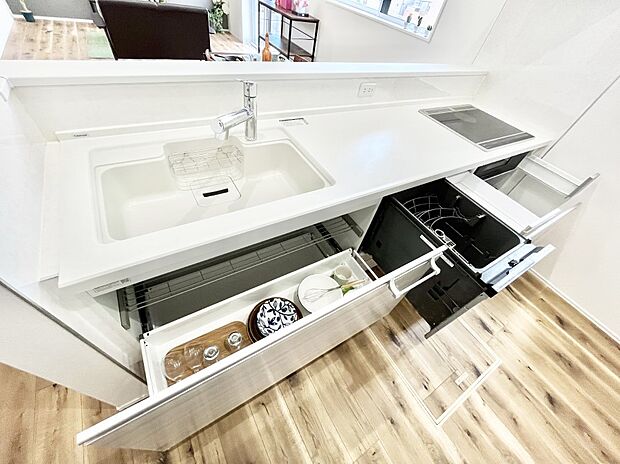 使いやすさを優先したスライド式収納タイプ！