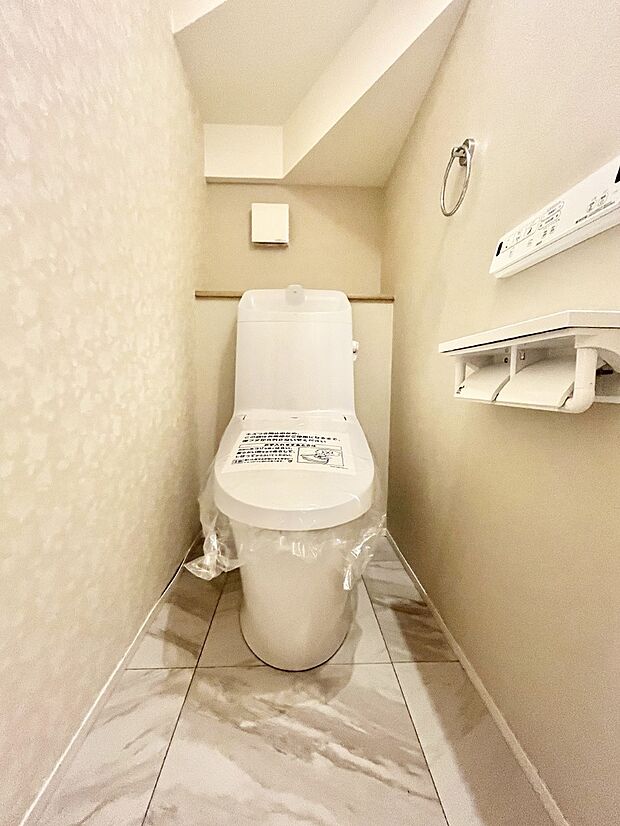 〜Toilet〜 綺麗・スッキリ・快適なウォシュレット付トイレでくつろげる空間です。トイレは毎日使わざるを得ないもの。いつも清潔を保ちたいですね。トイレが2ヶ所あるので朝の混雑時に便利です!