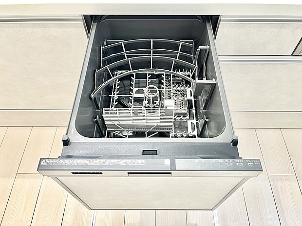 面倒なお片づけは食洗機にお任せ！家事の負担が減って、時間にも気持ちにもゆとりができます。