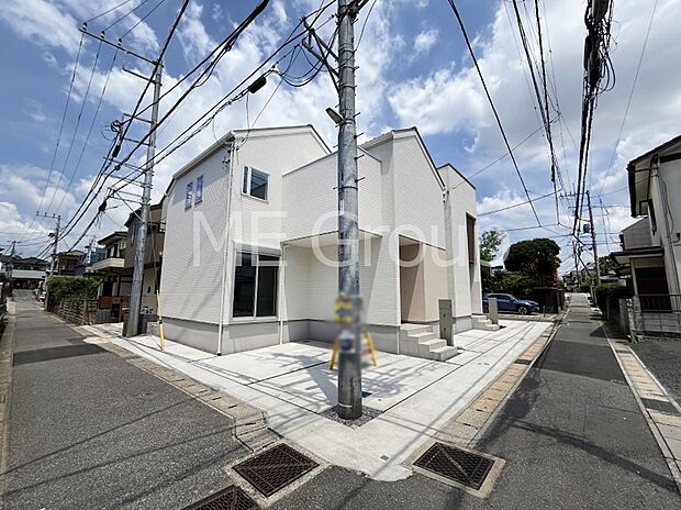 〜Exterior〜 前面道路:南 3.3m 公道、西 3.2m 公道 住宅地になっているので車量も少なく、静かな立地です。子育て環境も良好です♪♪周辺環境もあわせてご案内させて頂きます。