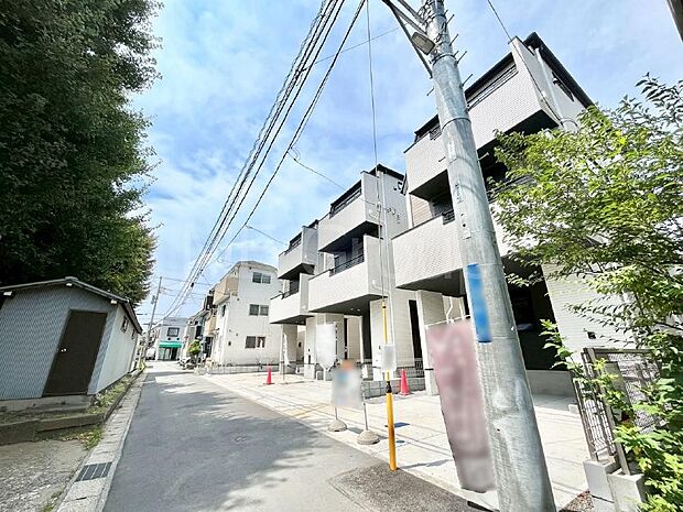 前面道路: 南西 3.3m 公道 前面道路は閑静な住宅地をはしる車通りの少ない道路。 駐車の出し入れもらくらくです!ご不明点・現地見学のご希望は、お気軽にお問い合わせください!