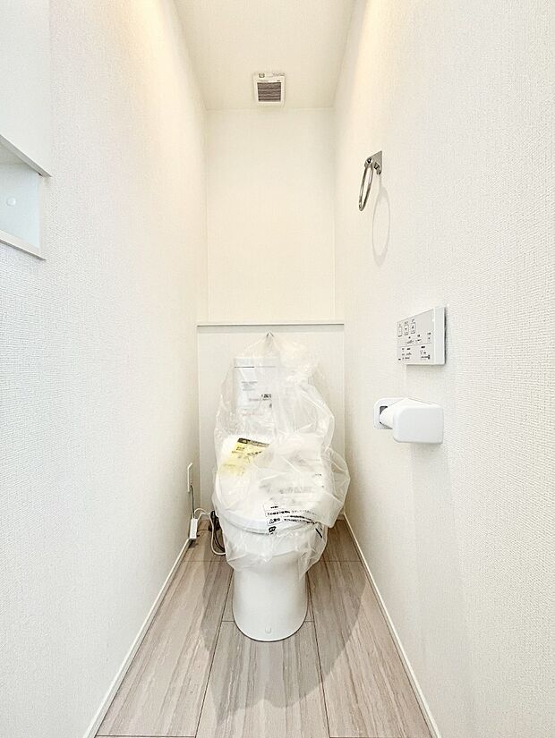 白を基調とした清潔感のある落ち着ける空間  