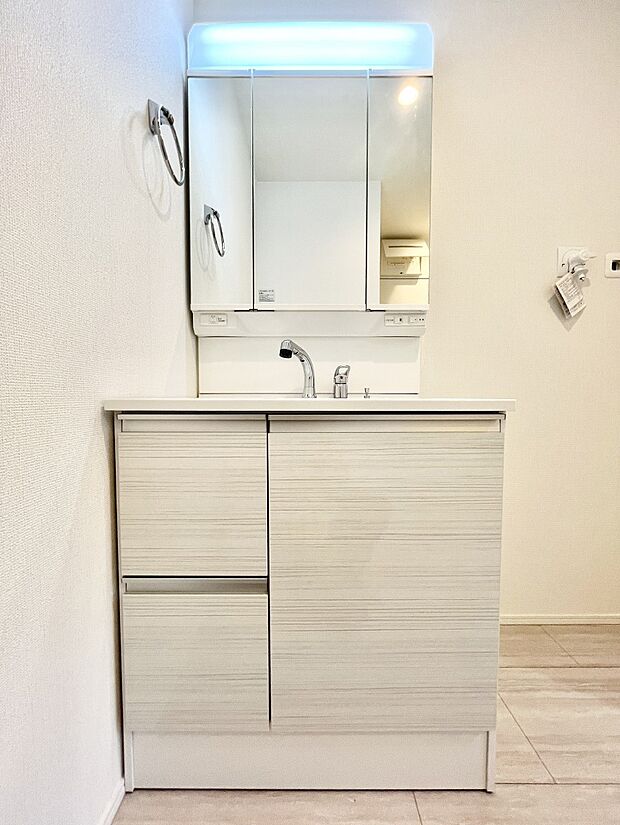 収納力と機能性に優れた洗面化粧台  