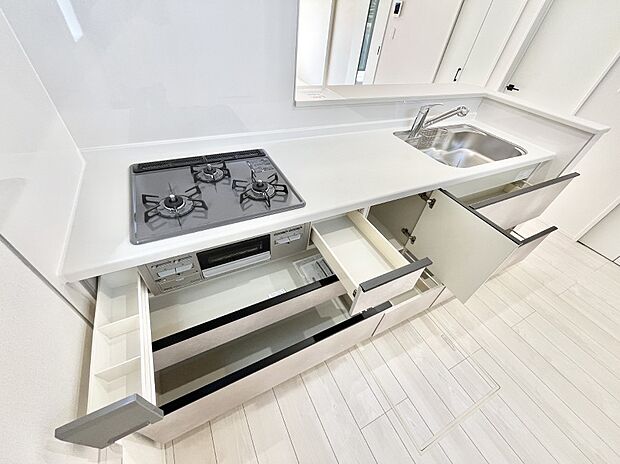 使いやすさを優先したスライド式収納タイプ！