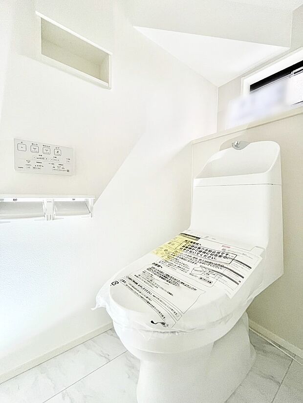 白を基調とした清潔感のある落ち着ける空間