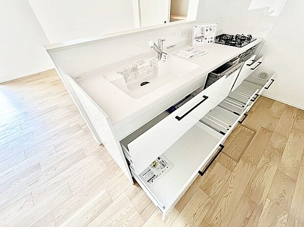 使いやすさを優先したスライド式収納タイプ！