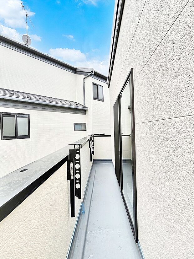 ゆったりバルコニーだから沢山お洗濯ものを干せます