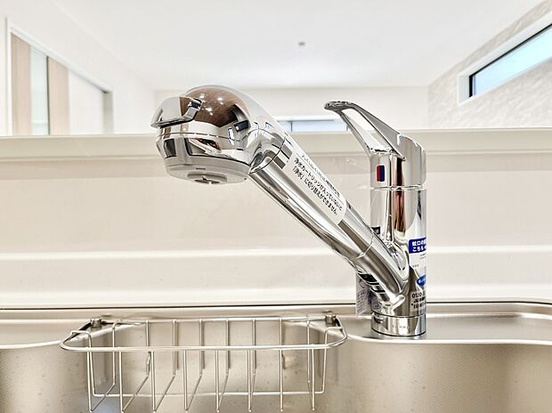 いつでも清潔なおいしいお水を。一つの水栓で水道水と浄水を使い分け。