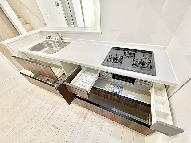 使いやすさを優先したスライド式収納タイプ！