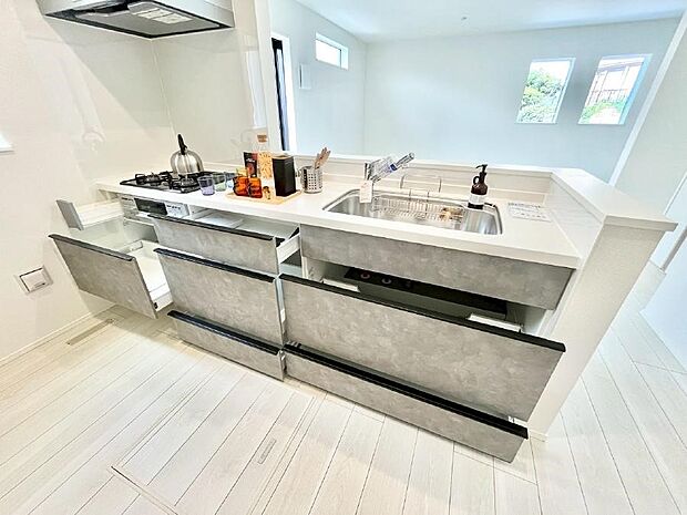 使いやすさを優先したスライド式収納タイプ!