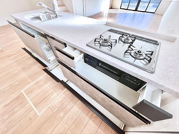 使いやすさを優先したスライド式収納タイプ！