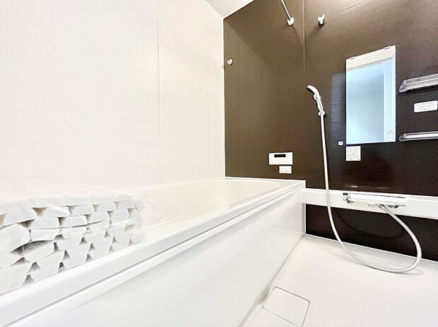 落ち着きのあるダークカラーを基調にしたバスルームで1日の疲れをリフレッシュ！