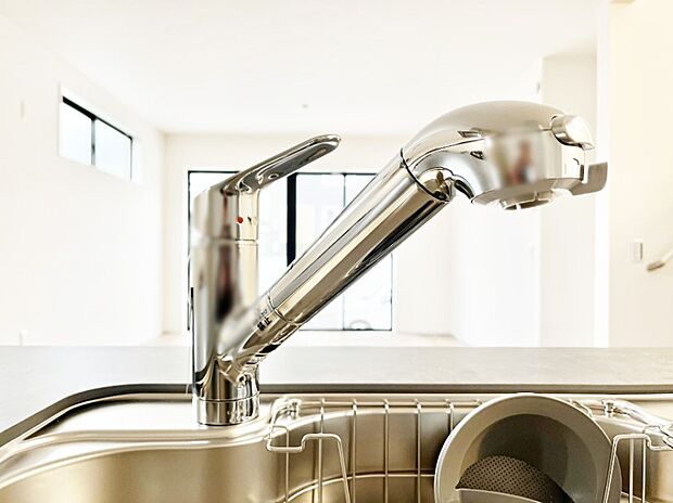 いつでも清潔なおいしいお水を。一つの水栓で水道水と浄水を使い分け。