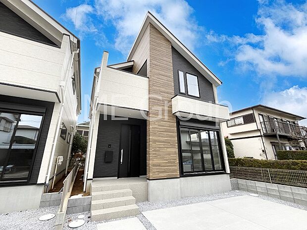 開放感溢れる広々リビングで家族団らんが楽しめるマイホーム！