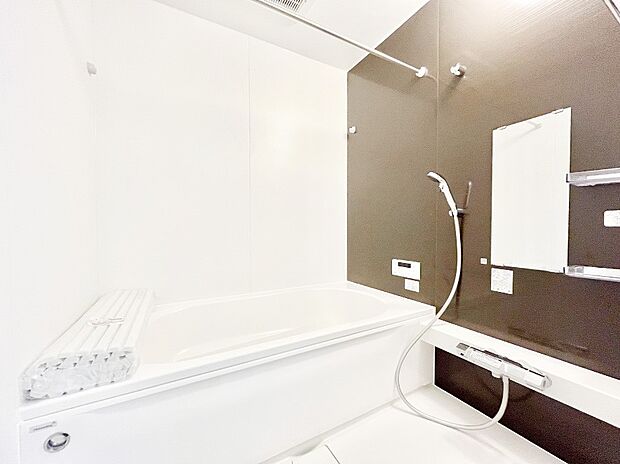 ◆1号棟◆〜Bath Room〜  広々とした雰囲気の良いバスルーム。  お子様と一緒にお風呂に入る楽しみ、思い出の一ページが刻まれる大切な瞬間。  日々の疲れをリフレッシュできそうです。