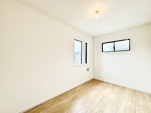 〜Bed Room〜 子供部屋はお子様にとって大変重な役割があります。子供一人で過ごす空間を与えることで、宿題や勉強時間も自然と増えまた自ら部屋の片付けや掃除なども促すことに繋がります。