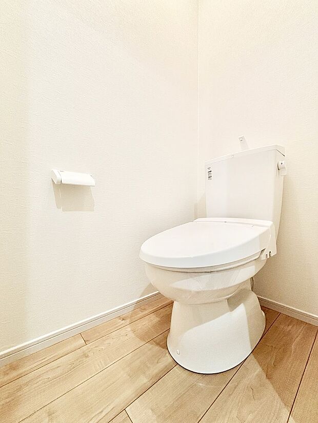 〜Toilet〜　綺麗・スッキリ・快適なウォシュレット付トイレでくつろげる空間です。トイレは毎日使わざるを得ないもの。いつも清潔を保ちたいですね。トイレが2ヶ所あるので朝の混雑時に便利です！
