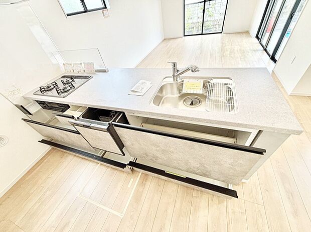 使いやすさを優先したスライド式収納タイプ！