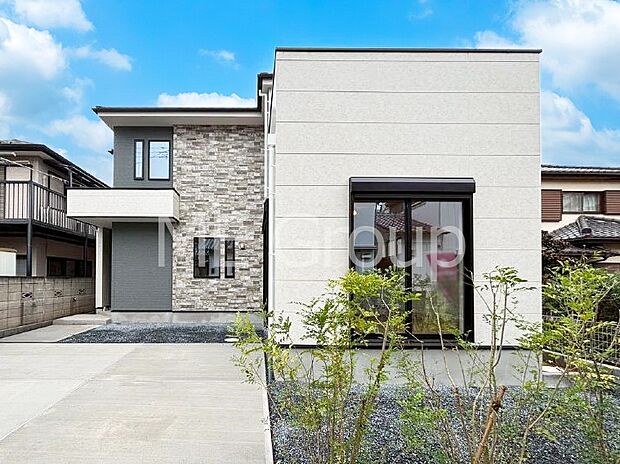 〜Exterior〜 閑静な住宅地で子育て家族にピッタリ。 毎日のお散歩も快適な緑に恵まれたエリアで、自然に包まれた穏やかな暮らしを実現するための、ゆとりある住環境が整っています。