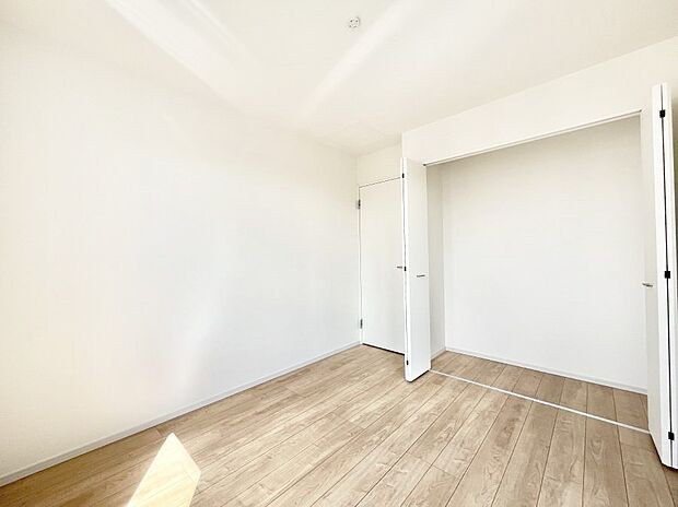 〜Bed Room〜　部屋数が多いのが戸建てのメリットです。ご家族が増えたことで手狭に感じていた住まいも戸建てでは各居室プライバシーを保つことができます。住まいにゆとりが生まれ心もリラックスできます♪