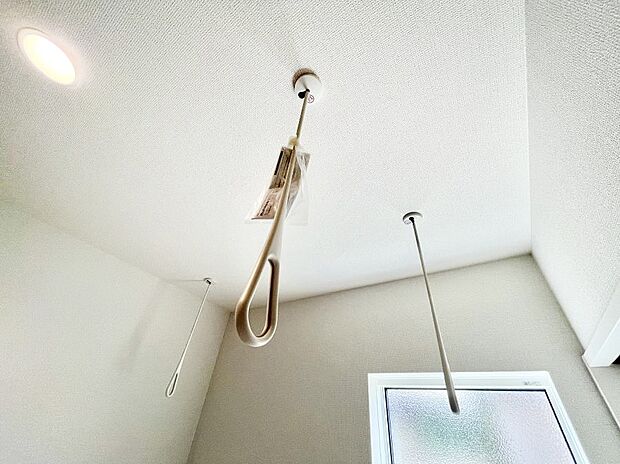 ◆2号棟◆室内物干しポール。梅雨や花粉の時期に大活躍します。