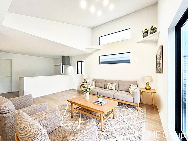 〜Living〜 家族の会話や笑顔が行き交うリビングです。子供が走ってる姿を見ながら、大きなソファやダイニングテーブルでゆったり食事をしたりくつろぎたい♪そんな夢が叶えられる空間です!※家具はCGです