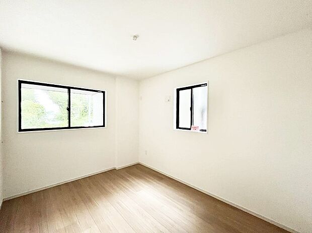 ~Bed Room~ 子供部屋はお子様にとって大変重な役割があります。子供一人で過ごす空間を与えることで、宿題や勉強時間も自然と増えまた自ら部屋の片付けや掃除なども促すことに繋がります。