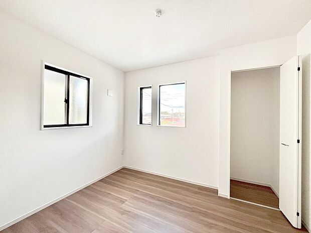 ◆2号棟◆~Bed Room~ 子供部屋はお子様にとって大変重な役割があります。子供一人で過ごす空間を与えることで、宿題や勉強時間も自然と増えまた自ら部屋の片付けや掃除なども促すことに繋がります。