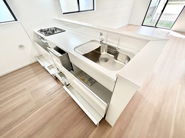 使いやすさを優先したスライド式収納タイプ！