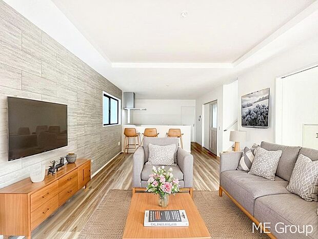 ◆1号棟◆〜Living〜 家族の食事や団らんのほか、子どもを遊ばせたり、友人を招いたりするLDKは住まいの中心。長時間過ごす場所だから、その空間は住まい全体の居心地を左右します。 ※家具はCGです