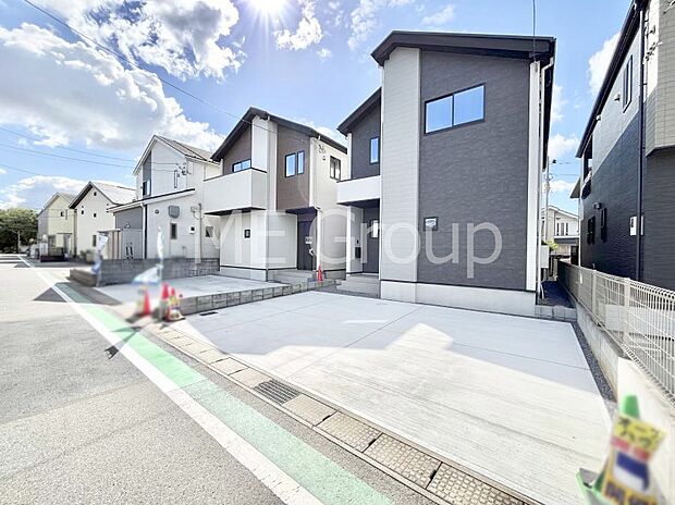 〜Exterior〜  前面道路： 住宅地になっているので車量も少なく、静かな立地です。子育て環境も良好です♪♪周辺環境もあわせてご案内させて頂きます。お気軽にお問い合わせください。