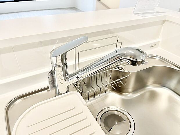 いつでも清潔なおいしいお水を。一つの水栓で水道水と浄水を使い分け。