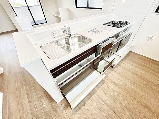 使いやすさを優先したスライド式収納タイプ！