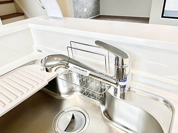 いつでも清潔なおいしいお水を。一つの水栓で水道水と浄水を使い分け。