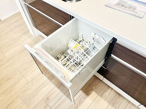 面倒なお片づけは食洗機にお任せ！家事の負担が減って、時間にも気持ちにもゆとりができます。