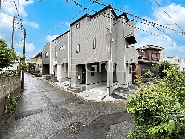 〜Exterior〜　前面道路：西 4.1m 公道、北 3.5m 公道　住宅地になっているので車量も少なく、静かな立地です。子育て環境も良好です♪♪周辺環境もあわせてご案内させて頂きます。  