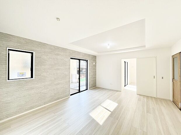 〜Living〜　ここにはみんなが集い、食事と楽しい会話が始まる。話に夢中になりすぎて、ついつい時を忘れ夜半過ぎになってしまう。そんな束の間の幸せを感じさせてくれる場所でありたい。