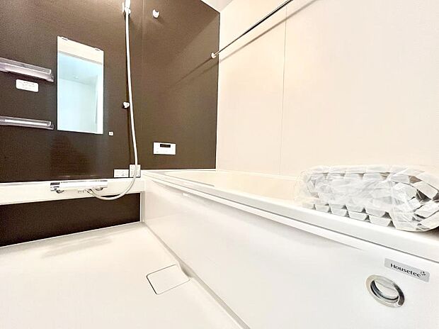 ◆1号棟◆〜Bath Room〜 足を伸ばして入浴することが可能!一日の疲れを癒す貴重なバスタイムです。お子様とご一緒でも十分な広さなので、リビングとは違った家族団欒のひと時をお楽しみいただけます。