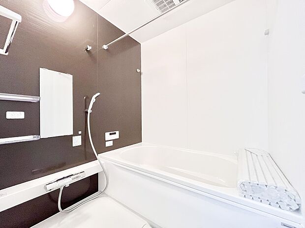 ◆1号棟◆〜Bath Room〜  広々とした雰囲気の良いバスルーム。  お子様と一緒にお風呂に入る楽しみ、思い出の一ページが刻まれる大切な瞬間。  日々の疲れをリフレッシュできそうです。