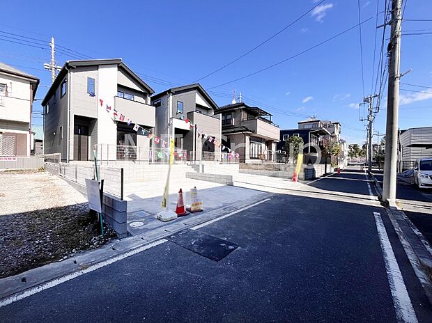 〜Exterior〜  前面道路： 住宅地になっているので車量も少なく、静かな立地です。子育て環境も良好です♪♪周辺環境もあわせてご案内させて頂きます。お気軽にお問い合わせください。