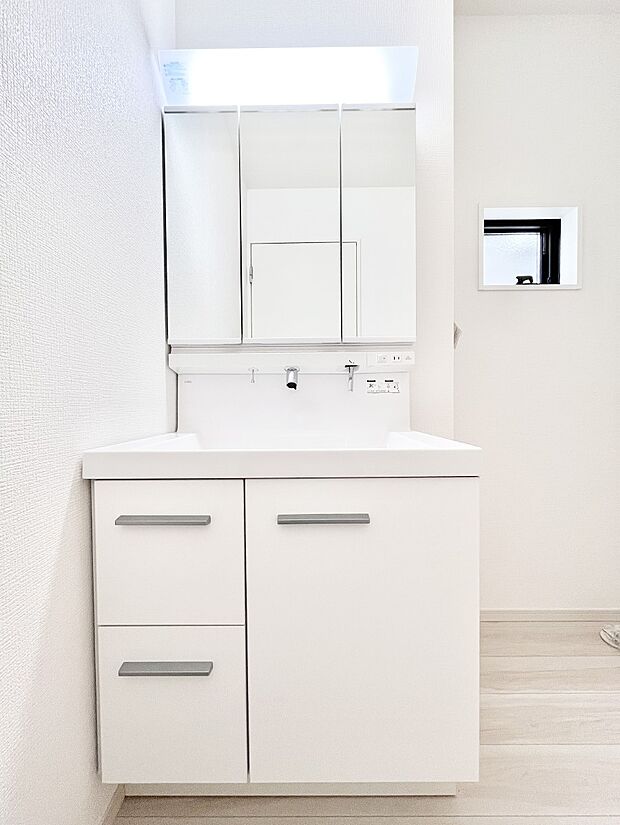 収納力と機能性に優れた洗面化粧台