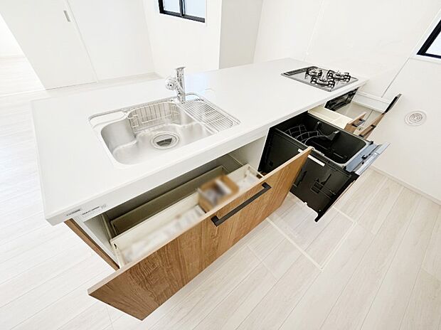 使いやすさを優先したスライド式収納タイプ！