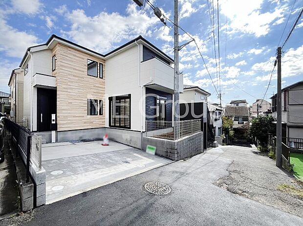 前面道路:西 4.24m 私道 前面道路は閑静な住宅地をはしる車通りの少ない道路。 駐車の出し入れもらくらくです!ご不明点・現地見学のご希望は、お気軽にお問い合わせください!