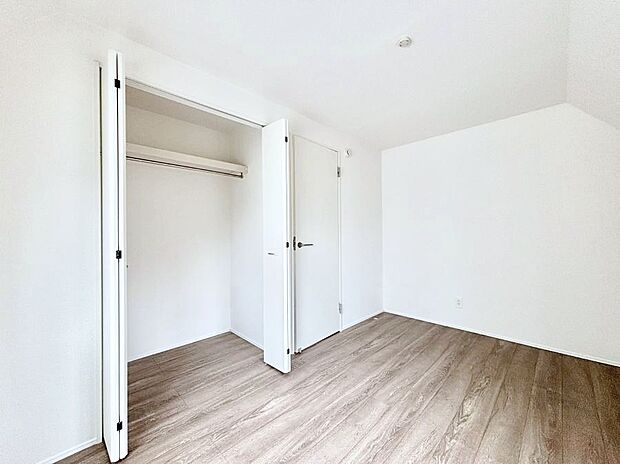 ◆2号棟◆〜Bed Room〜　子供部屋はお子様にとって大変重な役割があります。子供一人で過ごす空間を与えることで、宿題や勉強時間も自然と増えまた自ら部屋の片付けや掃除なども促すことに繋がります。
