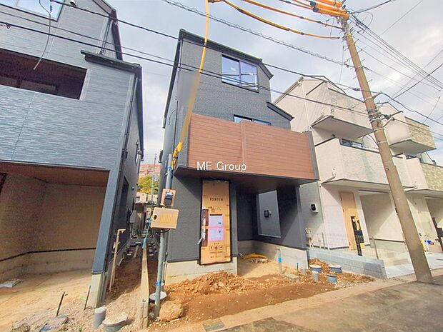 ◆2号棟◆〜Exterior〜 忙しく過ぎゆく日常を置き去るほど、ゆったりした時間が流れる住環境。『快適』は「家」と「街」と「環境」が調和した時に訪れるだと改めて感じさせてくれます。