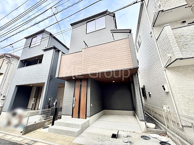 ◆2号棟◆〜Exterior〜　一戸建ての大きなメリットは、自分達の「土地」を「自由に」使える事です。ガーデニングやＤＩＹ，車やバイクの趣味など様々な用途で利用できます。